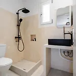 Celestial Seaview Apartments-portara