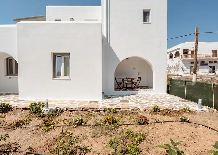 Celestial Seaview Apartments-portara